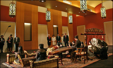 President George W. Bush and Mrs. Laura Bush enjoy a traditional gamelan musical performance during their tour Thursday, Nov. 16, 2006, of the Asian Civilisations Museum in Singapore.