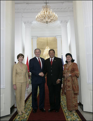 President George W. Bush and Mrs. Laura Bush are greeted by President Susilo Bambang Yudhoyono of Indonesia and Herawati Yudhoyono at the Presidential Palace in Bogor, Indonesia, after arriving in the country for a six-hour visit Monday, Nov. 20, 2006.