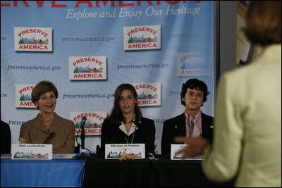 Mrs. Laura Bush listens to Dr. Libby O'Connell, Chief Historian of The History Channel, during a youth breakout session at the Preserve America Summit in New Orleans, La., Thursday, Oct. 19, 2006.