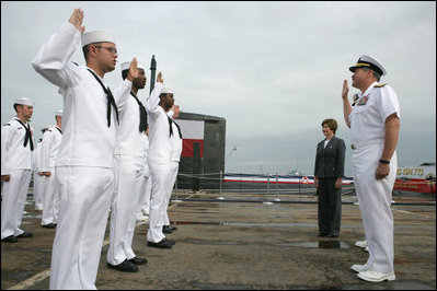 Mrs. Laura Bush observes a U.S. Navy Re-enlistment Ceremony Saturday, September 9, 2006, as Rear Admiral Fox, Director, White House Military Office, administers the oath to sailors prior to the Commissioning Ceremony of the USS Texas submarine in Galveston, Texas.