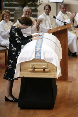 Lynda Bird Johnson Robb, pauses at the casket of her mother, former first lady Lady Bird Johnson, following her remarks on the life of her mother Saturday, July 14, 2007, at the Riverbend Centre in Austin, Texas.