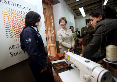 Mrs. Laura Bush tours Escuela de Artes y Oficios with Mrs. Lina Moreno De Uribe, wife of President Uribe of Colombia. Bogota, Colombia, Sunday, March 11, 2007. Mrs. Bush talks to an artist during the tour.