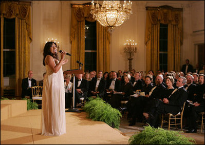 President George W. Bush, Mrs. Laura Bush and guests listen to singer Melinda Doolittle perform Tuesday evening, Nov. 13, 2007 in the East Room of the White House, during a social dinner in honor of America's Promise-The Alliance for Youth. 
