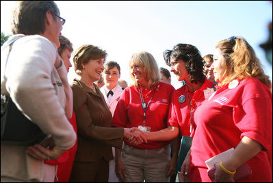 Mrs. Laura Bush meets with several women from military support organizations Tuesday, Sept. 18, 2007, on the South Lawn.