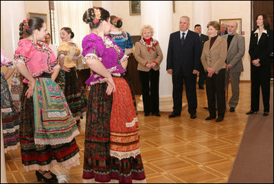 Mrs. Laura Bush stands with Sochi Mayor Viktor Kolodyazhny as they listen to the Russian singing group "Lubo," during a visit Sunday, April 6, 2008, to the Sochi Art Museum. With them at left is Mrs. Svetlana Ushakova, spouse of Yury Ushakov, Russian Ambassador to the United States.