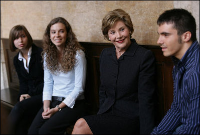 Mrs. Laura Bush meets with students at the American Study Center Friday, June 13, 2008, at the Mattei Palace in Rome.