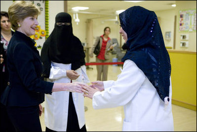 Mrs. Laura Bush meets medical personnel Friday, May 16, 2008, during her tour of the King Fahd Medical City facility in Riyadh, Saudi Arabia, where she discussed the success and progress of the U.S.-Saudi Partnership for Breast Cancer Awareness and Research.