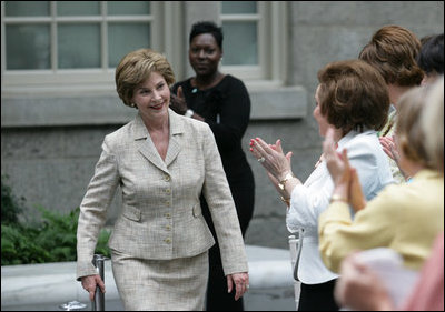 Mrs. Laura Bush is applauded following her address at a Smithsonian Institution luncheon Tuesday, May 27, 2008 in Washington, D.C., where Mrs. Bush was honored for her contributions to the arts in America.