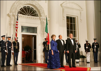 President George W. Bush and Mrs. Laura Bush welcome Italian Prime Minister Silvio Berlusconi Monday evening, Oct. 13, 2008, to the North Portico of the White House for a State Dinner in his honor.