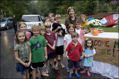 Mrs. Laura Bush stops and poses with children at their lemonade stand during her visit to Charlotte, N.C., Friday, October 10, 2008.