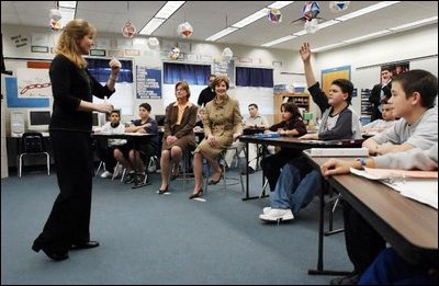 Laura Bush attends Ms. Elaine Brindley's reading class during a trip to Discovery Middle School in Orlando, Fla., Wednesday, Jan. 21, 2003.