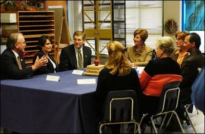 Laura Bush participates in the Striving to Read Roundtable at the Discovery Middle School in Orlando, Fla., Jan. 21, 2004.