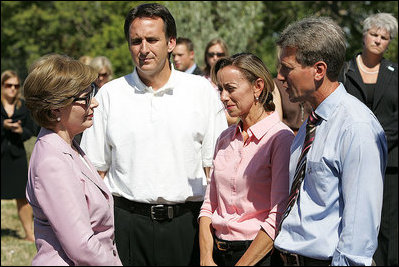 Mrs. Laura Bush meets with Minnesota Governor Tim Pawlenty, left, his wife, Mary Pawlenty and Minneapolis Mayor R.T. Rybak, right, at the site of the I-35W bridge collapse Friday, Aug. 3, 2007 in Minneapolis. Mrs. Bush also visited an emergency operations center and met with volunteers and first responders.