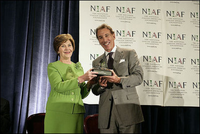 Mrs. Laura Bush is presented with The National Italian American Foundation’s Special Achievement Award in Literacy from NIAF Chairman Dr. Ken Ciongoli, Friday, Oct. 12, 2007, in Washington, D.C.