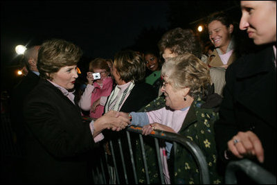 Mrs. Laura Bush greets members of the audience members that include representatives from breast cancer organizations, supporters of breast cancer research, breast cancer survivors and local residents during the Arch Lighting for Breast Cancer Awareness Thursday, Oct. 12, 2006, in St. Louis. White House photo by Shealah Craighead 