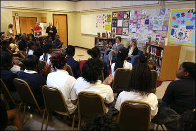 Mrs. Laura Bush and actress Emma Roberts meet with students at Washington Middle School for Girls Tuesday, May 29, 2007, in Washington, D.C.