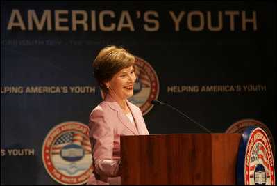 Mrs. Laura Bush delivers remarks at the Helping America's Youth Fourth Regional Conference in St. Paul, Minn., Friday, August 3, 2007.