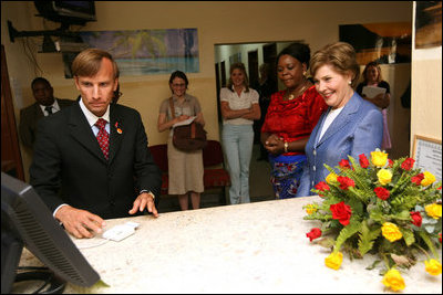 U.S. Global AIDS Coordinator Ambassador Mark Dybul uses a SMART card during a presentation for Mrs. Laura Bush and Zambian First Lady Mrs. Maureen Mwanawasa at Chreso Ministries, which provides counseling, testing and support for people living with HIV/AIDS, Thursday, June 28, 2007, in Lusaka, Zambia. The card contains the medical history of its holder and facilitates accurate and efficient health care for patients. 