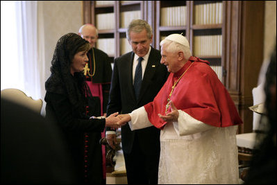 As President George W. Bush looks on, Mrs. Laura Bush shakes the hand of Pope Benedict XVI Saturday, June 9, 2007, during their visit to The Vatican in Rome.