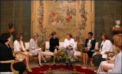 Mrs. Laura Bush and Mrs. Clio Maria Napolitano share a moment during coffee Saturday, June 9, 2007, as their husbands, President George W. Bush and President Giorgio Napolitano of Italy, met at Quirinale Palace in Rome.