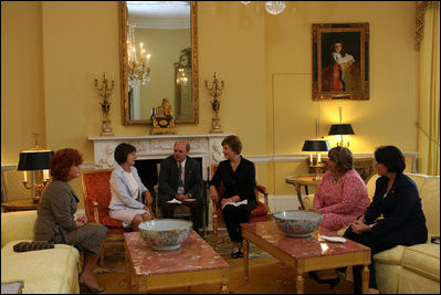Mrs. Laura Bush hosts a coffee for Mrs. Maria Kaczynska, First Lady of Poland, in the Yellow Oval Room Monday, July 16, 2007.