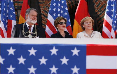 Mrs. Laura Bush is seated between Stralsund Mayor Harald Lastovka and German Chancellor Angela Merkel during the welcoming ceremony Thursday, July 13, 2006, in honor of the visit by President George W. Bush and Laura Bush to Stralsund, Germany.