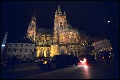 The Presidential limo pulls through the courtyard of Prague Castle following the NATO Summit dinner Thursday, Nov. 21, 2002.