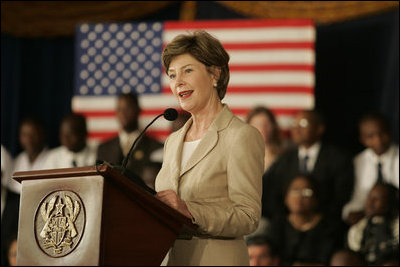 Mrs. Laura Bush addresses an audience at the Accra Teacher Training College in Accra, Ghana, Tuesday, Jan. 17, 2006, to help launch the African Education Initiative Textboooks Program.