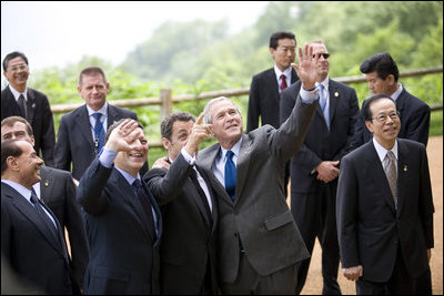 President George W. Bush joins President Nicolas Sarkozy of France, and Jose Manuel Barroso, President of the European Union, as they wave to hotel staff Tuesday, July 8, 2008, following the G-8 family portrait at the Windsor Hotel Toya Resort and Spa. Looking on are Italy’s Prime Minister Silvio Berlusconi, lower left, President Dmitriy Medvedev of Russia, left, and Prime Minister Yasuo Fukuda of Japan, right, host of the 2008 Summit.