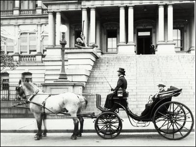 Secretary of Navy Josephus Daniels in his carriage in front of the Navy Department entrance in 1919.