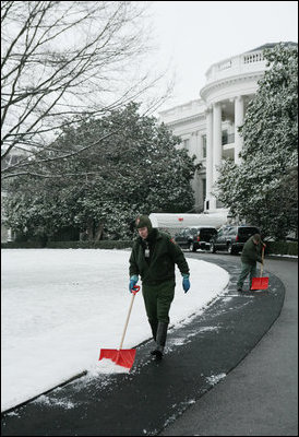 National Park Service staff shovel snow from the driveway of the South Lawn of the White House, Monday morning, Jan. 22, 2007, from Sunday’s snowstorm that blanketed the Washington, D.C. area.
