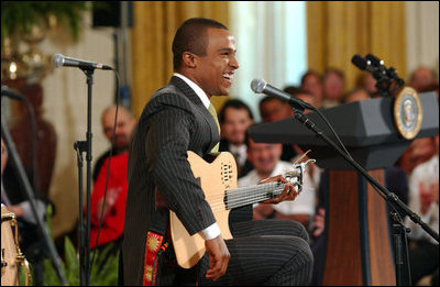 Alexandre Pires performs during the Celebration of Hispanic Heritage Month in the East Room, Thursday, Oct 2, 2003.