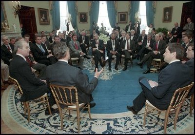 President George H.W. Bush holds a meeting with the nation's governors in the Blue Room February 26, 1990.