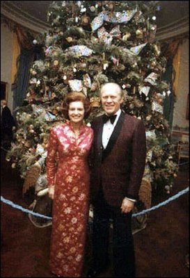The 1974 Ford tree featured homemade items that emphasized thrift and recycling. Trimmings included patchwork and handmade ornaments. Blue moire swags lined with patchwork encircled the tree.