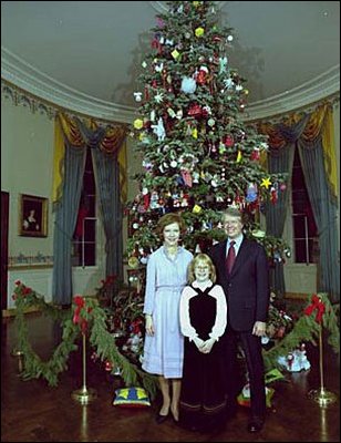 The 1977 Carter tree featured trimming made by disabled men and women of the National Association of Retarded Citizens. The ornaments were made from nut pods, eggshells, foil, and painted milkweed pots.