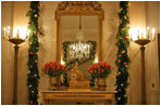 Boxwood Garland and tulips frame the Cross Hall mirrors for the 2005 Holiday season.