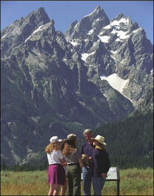 President and Mrs. William J. Clinton and daughter Chelsea visit Grand Teton National Park, Wyoming, 1995. Courtesy William J. Clinton Presidential Library