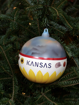Kansas Senator Sam Brownback selected artist Gregory Thomas to decorate the State's ornament for the 2008 White House Christmas Tree