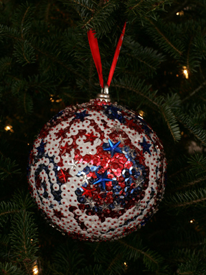 Connecticut Congressman John Larson selected artist Ed Johnetta Miller to decorate the 1st District's ornament for the 2008 White House Christmas Tree.