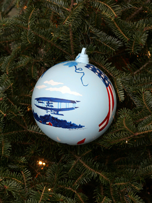 New York Congressman Randy Kuhl selected artist Robert Lee Magee to decorate the 29th District's ornament for the 2008 White House Christmas Tree.