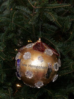 New Hampshire Senator John Sununu selected artist Pepi Herrmann to decorate the State's ornament for the 2008 White House Christmas Tree. 