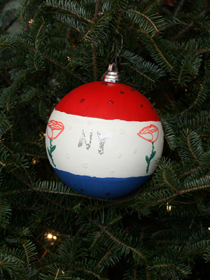New York Congresswoman Carolyn McCarthy selected artist Shannon Hillery to decorate the 4th District's ornament for the 2008 White House Christmas Tree