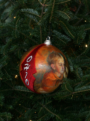 Ohio Senator George Voinovich selected artist David Mueller to decorate the State's ornament for the 2008 White House Christmas Tree