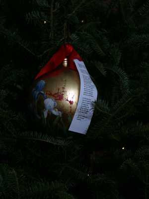 Tennessee Senator Lamar Alexander selected artist Sandy Zeigler to decorate the State's ornament for the 2008 White House Christmas Tree.