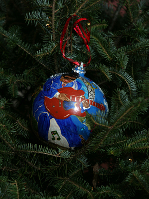 Tennessee Congressman Steve Cohen selected artist Carol Deforest to decorate the 9th District's ornament for the 2008 White House Christmas Tree. 