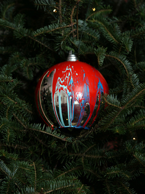 Massachusetts Senator Ted Kennedy selected artist Nicole Cherubini to decorate the State's ornament for the 2008 White House Christmas Tree.