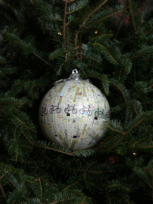 Oregon Congressman Earl Blumenauer selected artist Sarah Dyer to decorate the 3rd District's ornament for the 2008 White House Christmas Tree.