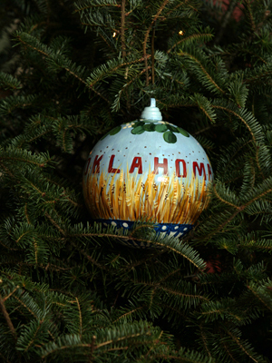 Oklahoma Senator Tom Coburn selected artist Louise Bishop to decorate the State’s ornament for the 2008 White House Christmas Tree