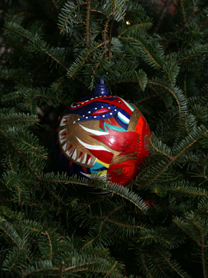 California Congresswoman Lynn Woolsey selected artist Elly Simmons to decorate the 6th District's ornament for the 2008 White House Christmas Tree.