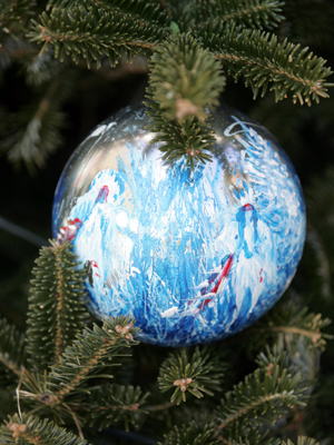 South Dakota Senator John Thune selected artist JoAnne Bird to decorate the State's ornament for the 2008 White House Christmas Tree